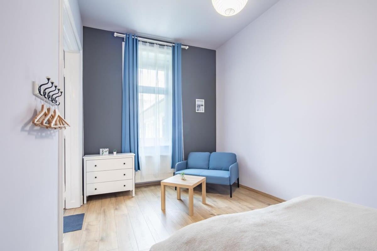 - New - Very Comfy Budapest
